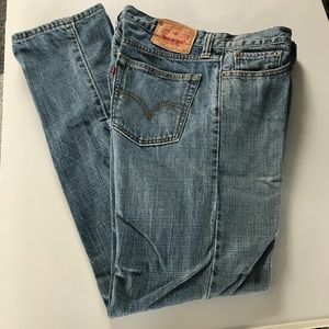 Mens Levi’s 514 red tab jeans in EUC.  33 X 34 slim straight